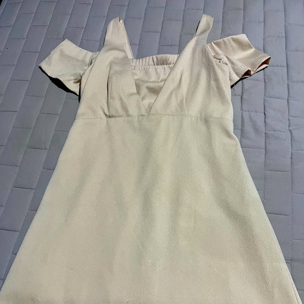 Size small. Very classy shirt dress
